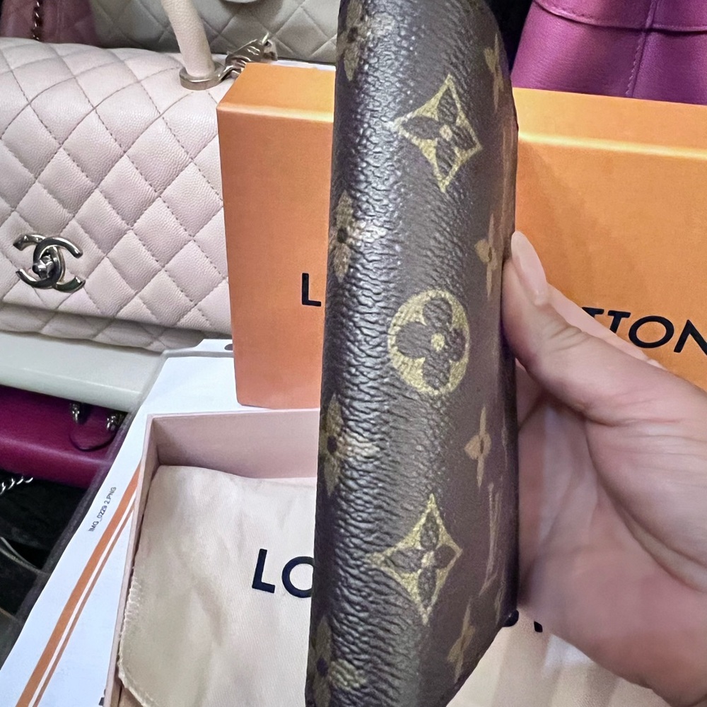 SOLD!Louis Vuitton Monogram Passport wallet! Brand new - Picture 4 of 10
